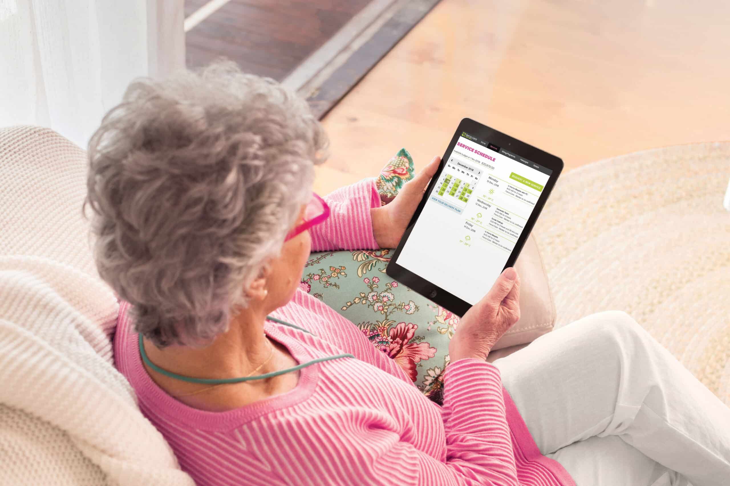 MyFeros Portal reaches 1000 users Female senior holding an iPad